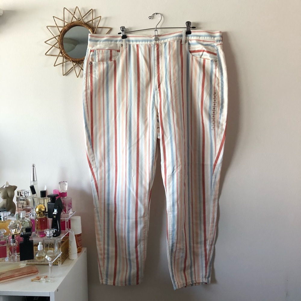 American Eagle Vertical Strip Mom Jean